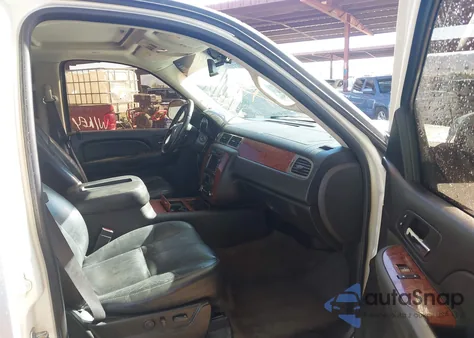 2008 Chevrolet Tahoe Ltz z USA, uszkodzony, nr VIN 1GNFC13J48R196745